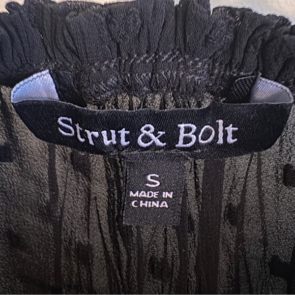 Strut and Bolt‎ Elegant Black Ruffle Sleeve Lace Swiss Dot Top Size Small - Picture 2 of 3